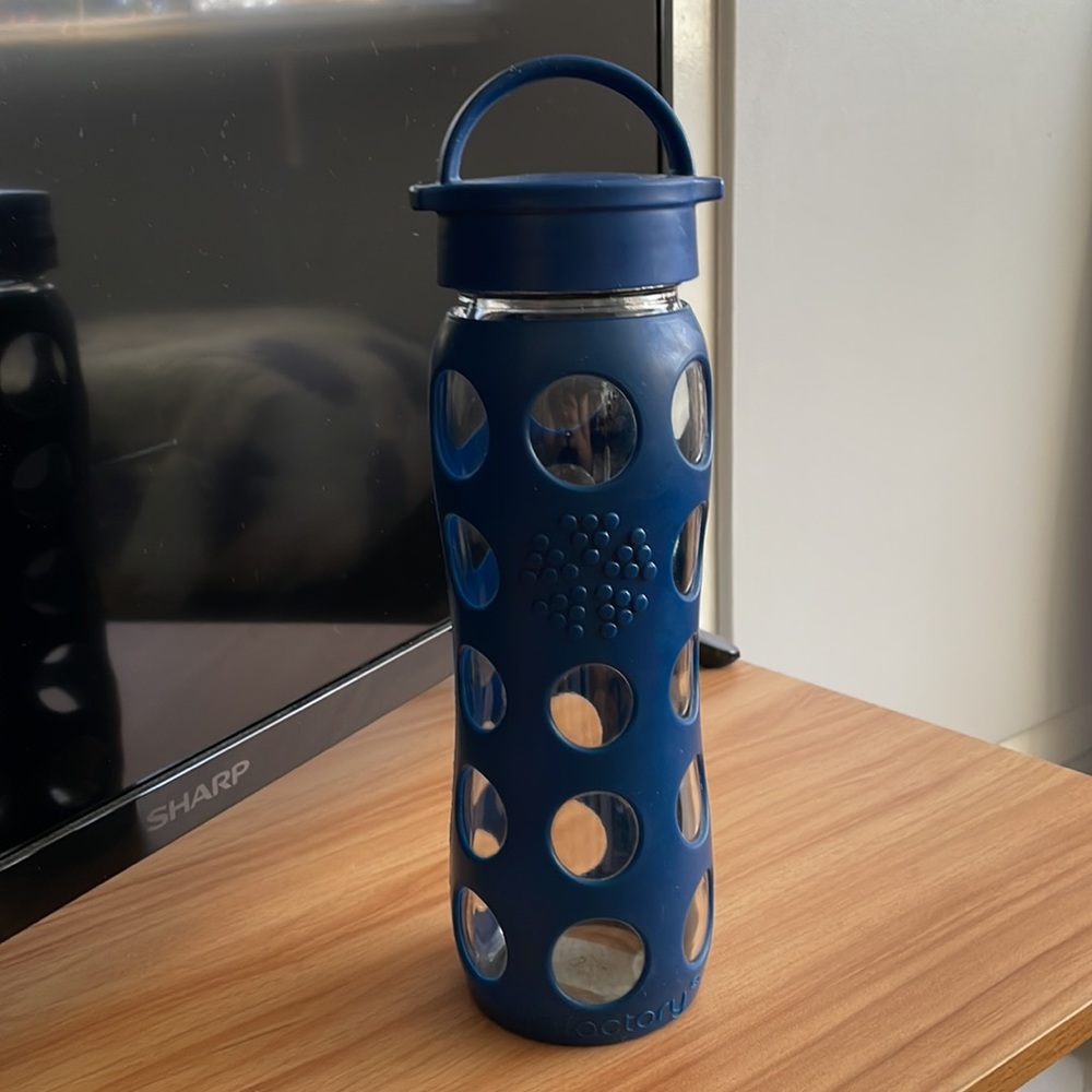 Lifefactory 22oz Glass Water Bottle with Silicone Sleeve and Classic Cap Blue